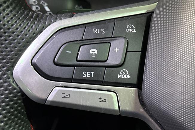 VOLKSWAGEN Golf Photo 16
