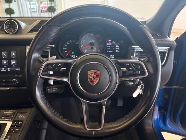 PORSCHE Macan Photo 17