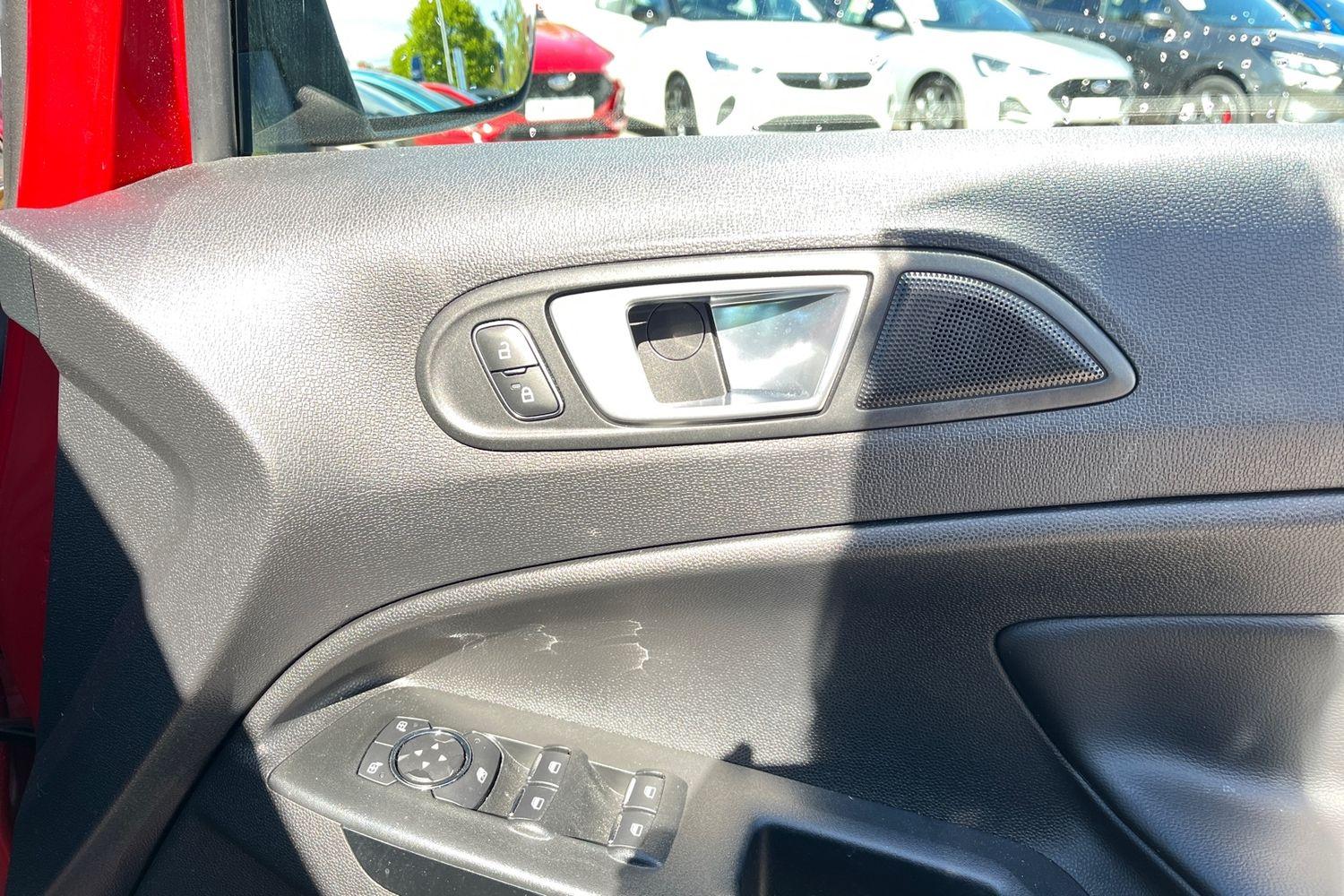 Ford ECOSPORT Photo 24
