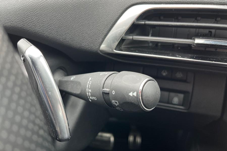 Peugeot 5008 Photo autoimg-57ef7594b3f66d07fdc6027bc130b3dda5677c32.jpg