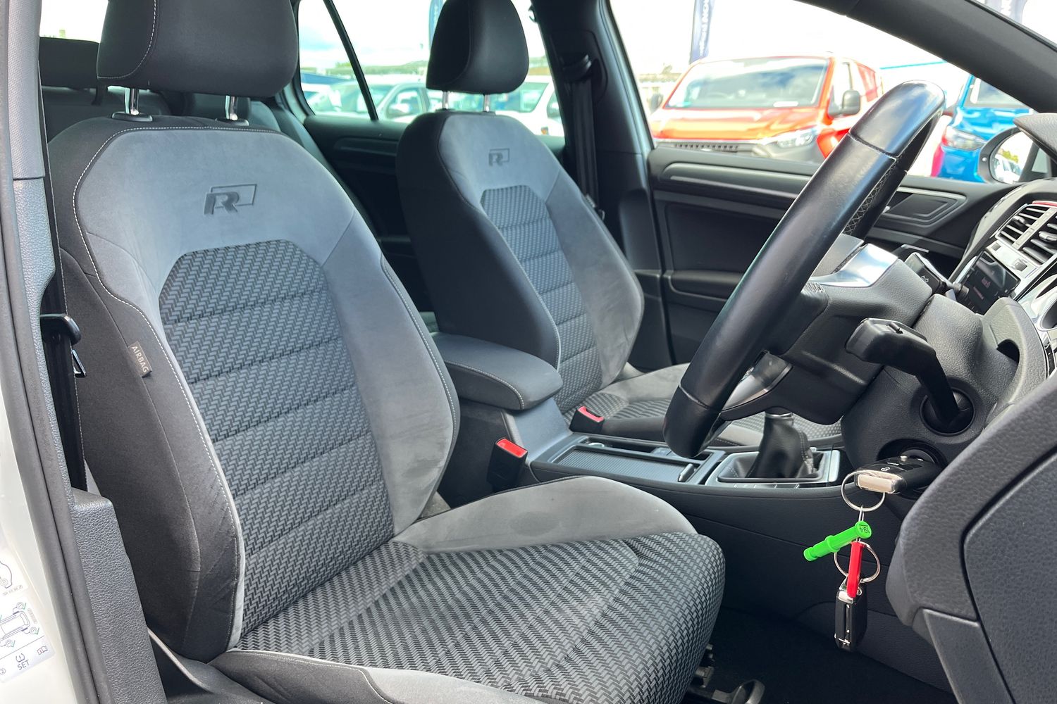 Volkswagen GOLF Photo 16