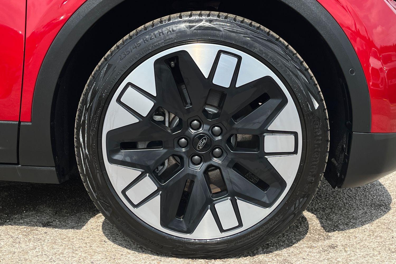 Ford EXPLORER Photo 7