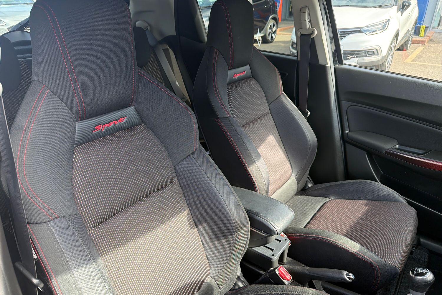 Suzuki SWIFT Photo 16