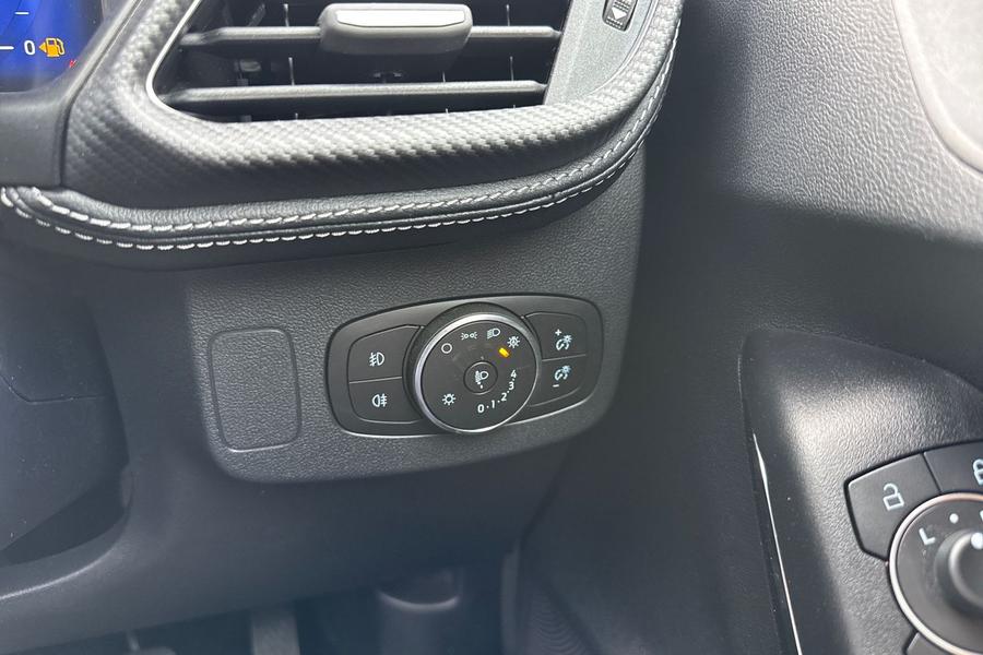 Ford PUMA Photo autoimg-5807ece63147b4355dbc4f503314c45a9a0b3526.jpg