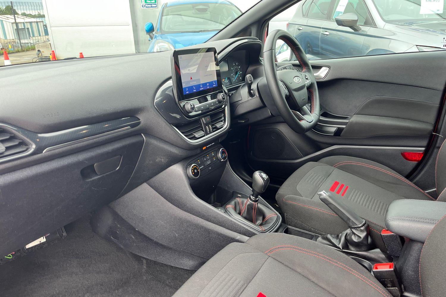 Ford FIESTA Photo 17