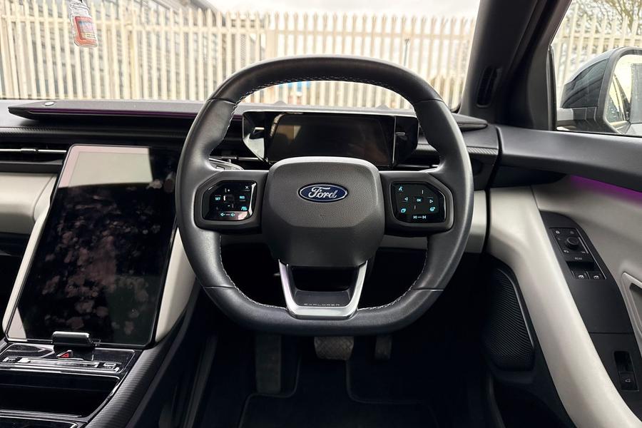Ford Explorer Photo autoimg-581229b1e9abcb1b0edfd27059d0d7b06c239078.jpg