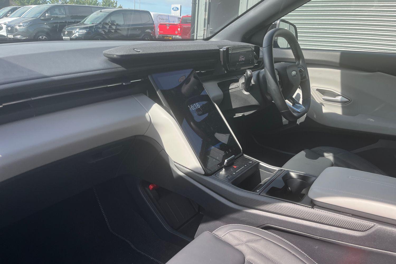 Ford Explorer Photo 17