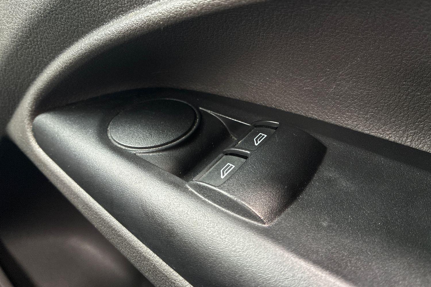 Ford TRANSIT CONNECT Photo 32