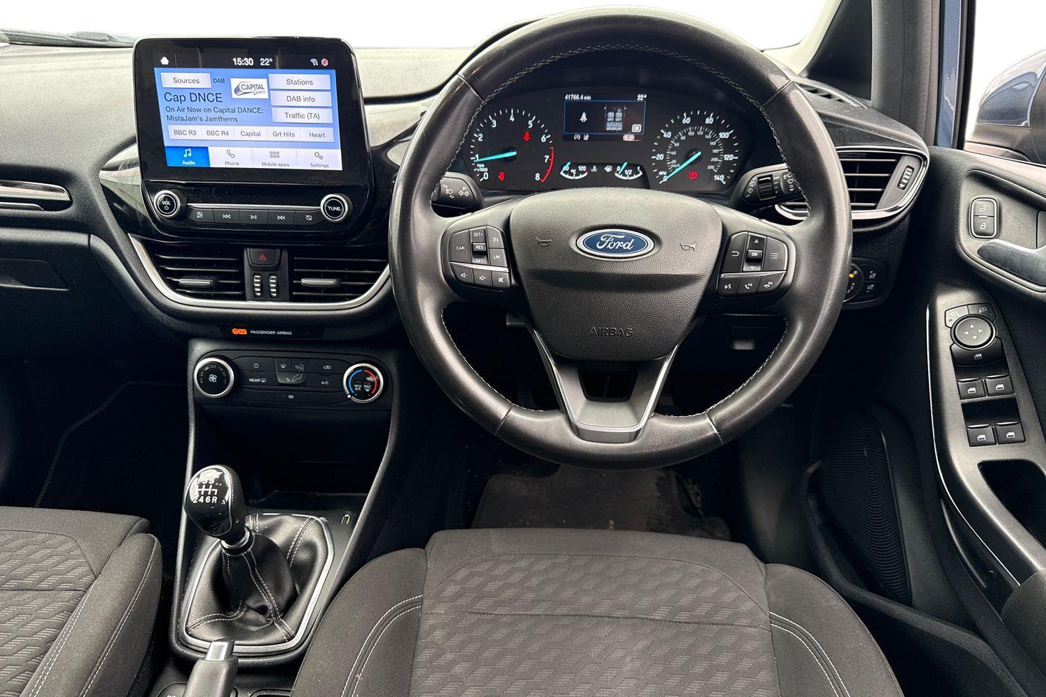 Ford FIESTA Photo 10
