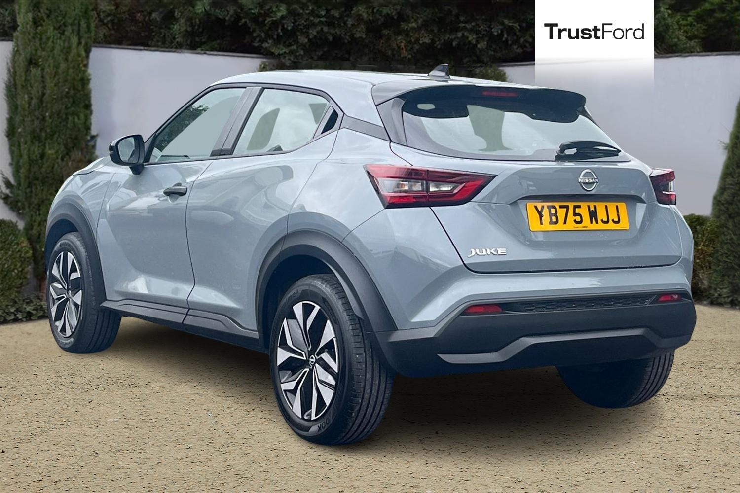 Nissan JUKE Photo 1
