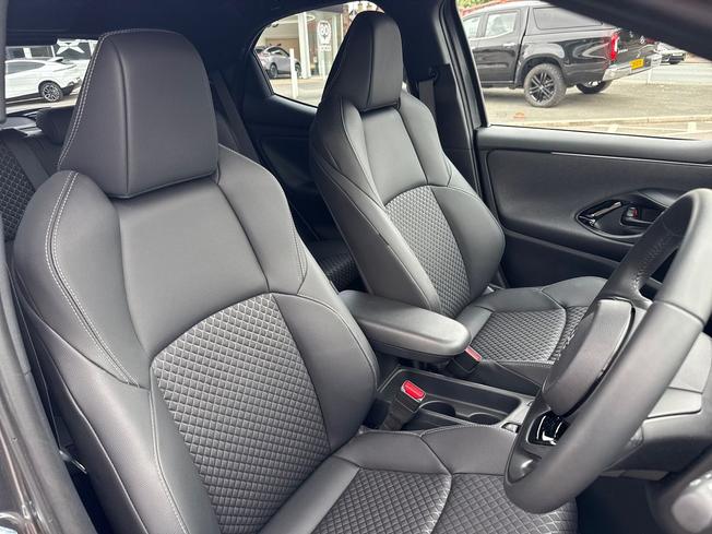 TOYOTA Yaris Photo 42