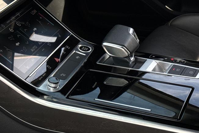 AUDI A8 Photo 37