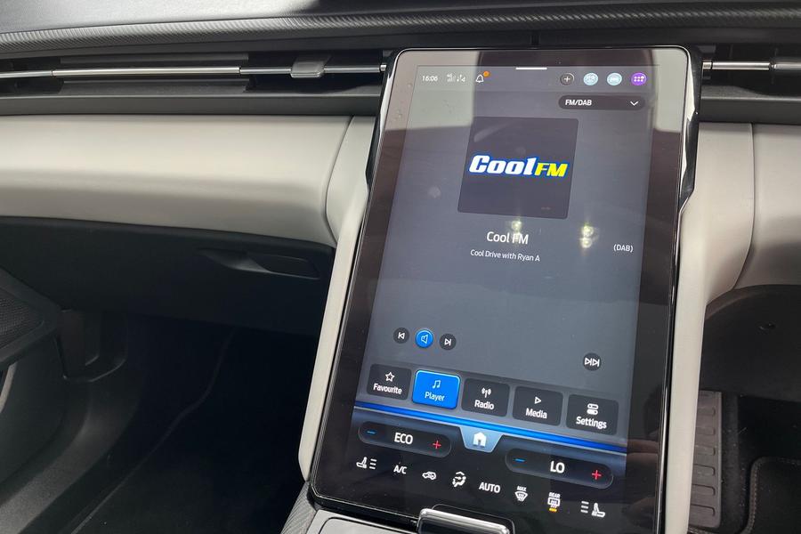 Ford EXPLORER Photo autoimg-582525d6a7ee5517011a501476d53029b85a4a21.jpg