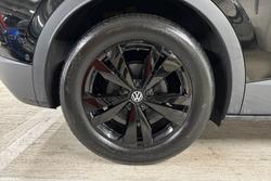 VOLKSWAGEN ID.4 Photo 5