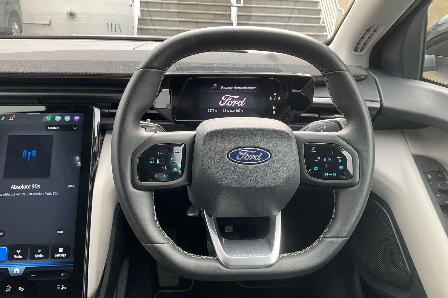 Ford Explorer Photo 11