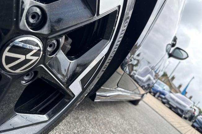 VOLKSWAGEN Golf Photo 22