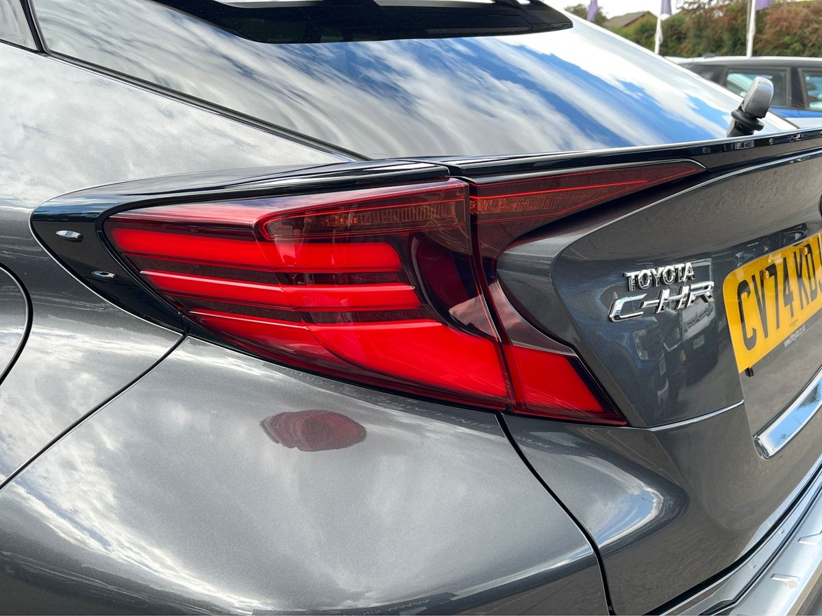 Toyota C-HR Photo 30