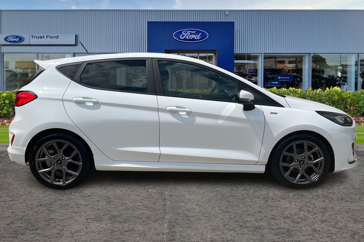 Ford FIESTA Photo 2