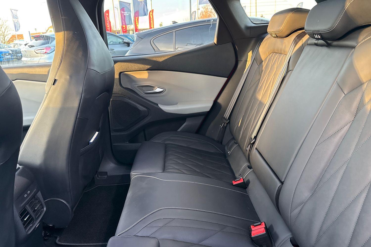 Ford Explorer Photo 19
