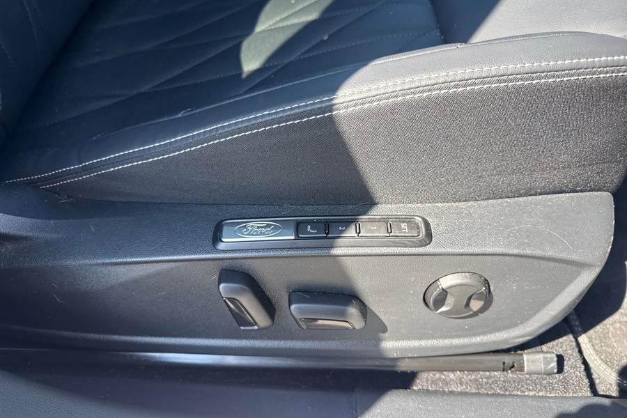 Ford Explorer Photo autoimg-584ad1b0f9ef596eeb9cc42ca6d8706d0bb137ea.jpg