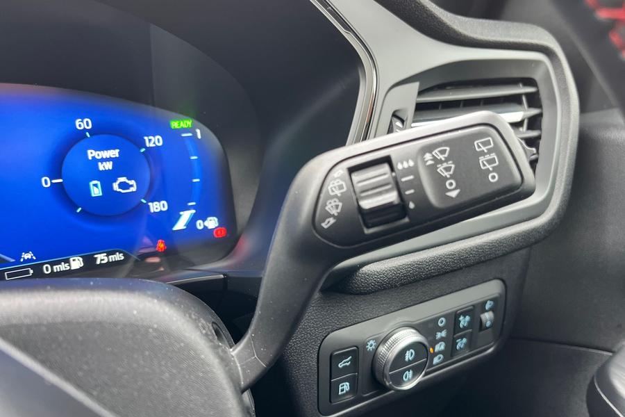 Ford Kuga Photo autoimg-584f3a48bb315e560dd38c922aa69a320fd2d335.jpg