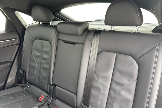 AUDI Q3 Photo 9