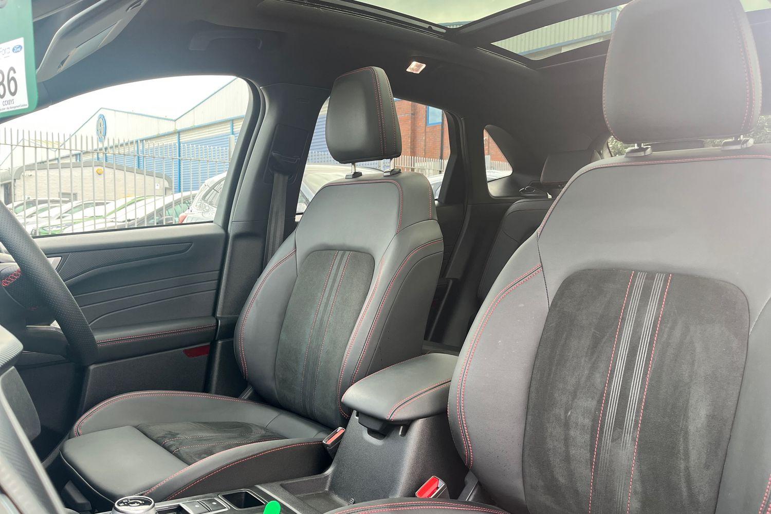 Ford KUGA Photo 18