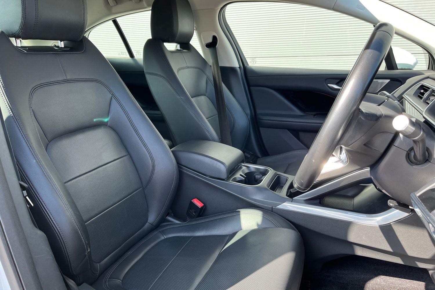 Jaguar I-PACE Photo 16
