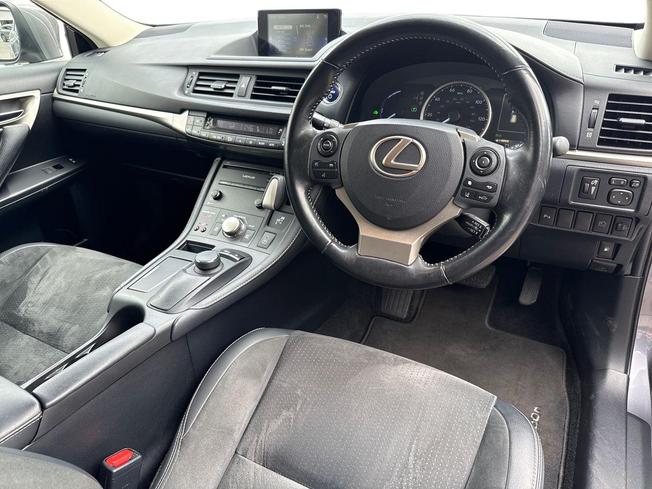 LEXUS Ct Photo 6