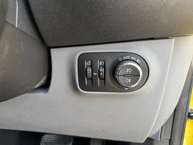 VAUXHALL Corsa Photo 26