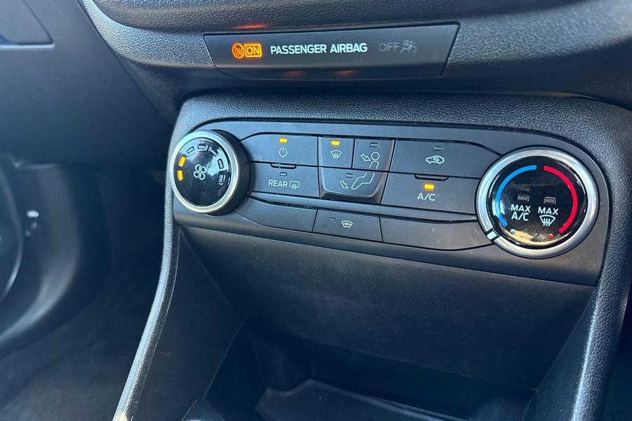 Ford FIESTA Photo autoimg-586824c36d172fd5f650dbe5f6065147debe486d.jpg