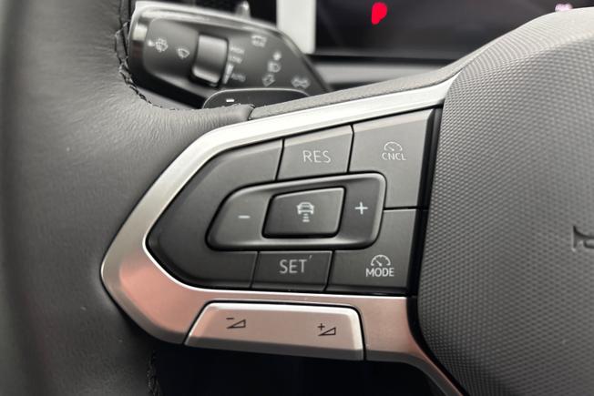 VOLKSWAGEN Tiguan Photo 16
