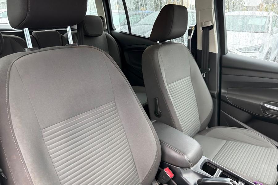 Ford GRAND C-MAX Photo autoimg-586ed419b27aa2a2845c7f3f624b902e65e5e970.jpg