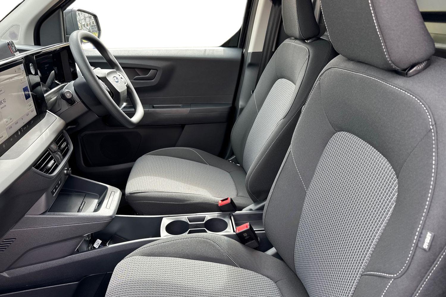 Ford E-TRANSIT COURIER Photo 9
