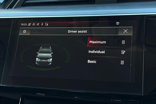 AUDI e-tron Photo 32