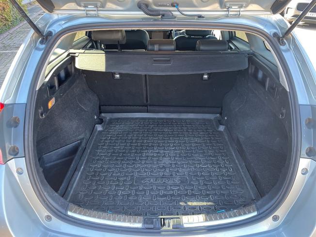 TOYOTA Auris Photo 12