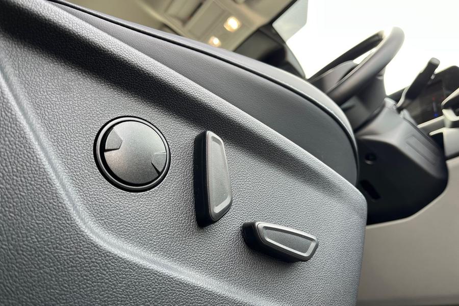 Ford E-Transit Custom Photo autoimg-587efb7da11d5761aa689ded7252e1e3e22b3578.jpg
