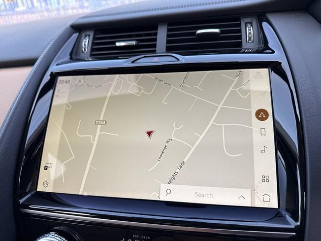 JAGUAR E-Pace Photo 38