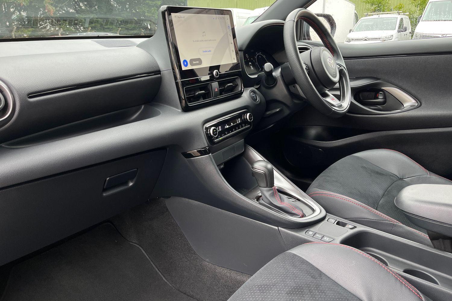 Toyota YARIS Photo 17