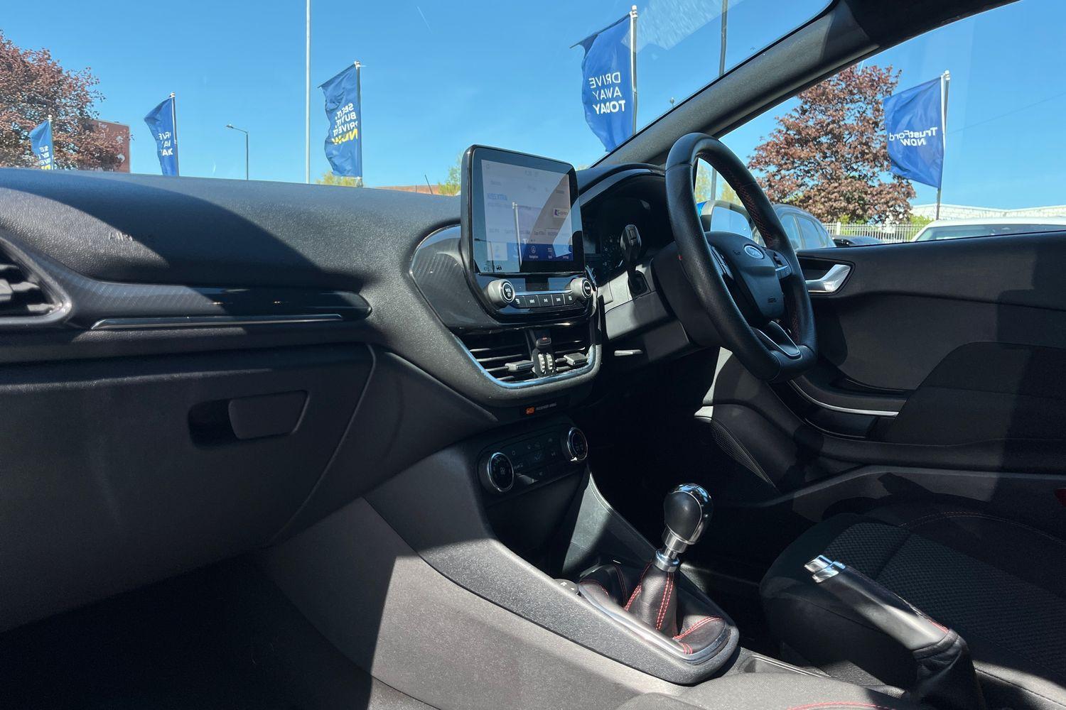 Ford FIESTA Photo 17