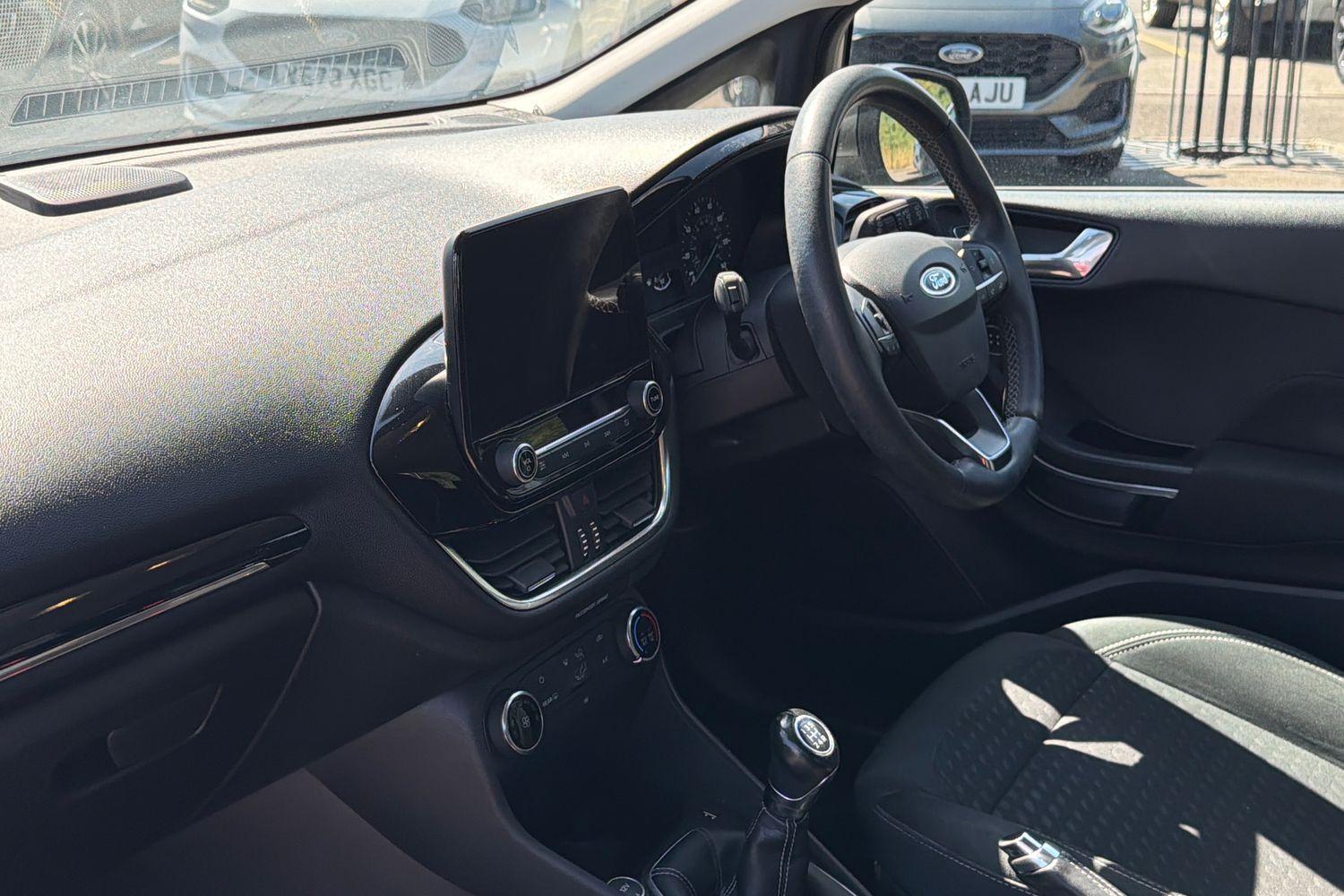 Ford FIESTA Photo 17
