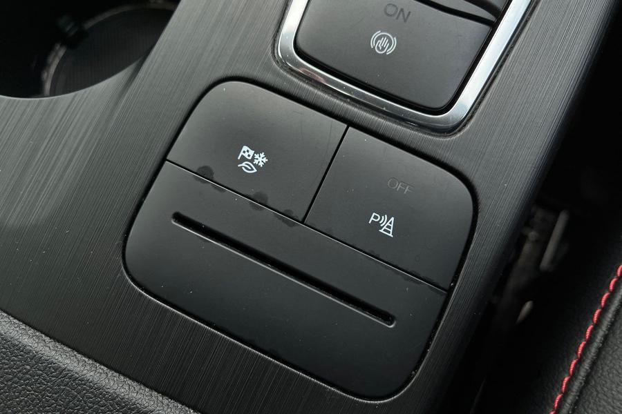 Ford Kuga Photo autoimg-5892c72a0a6544dda07ff88736e84e185c53c1ff.jpg