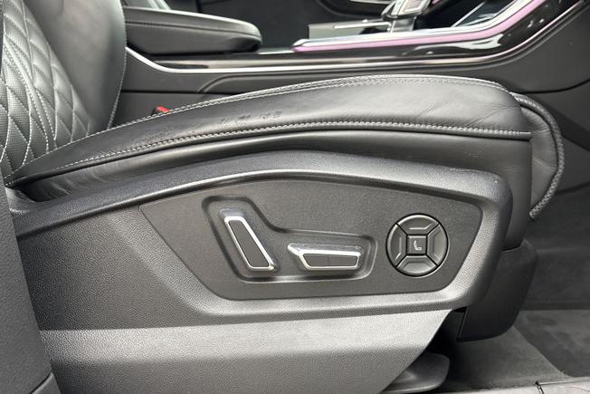 AUDI Q8 Photo 25
