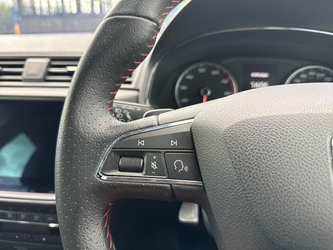 SEAT ARONA Photo 16