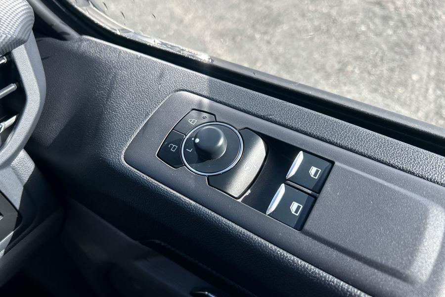 Ford TRANSIT CUSTOM Photo autoimg-589de16adfe33aeea85c0ed8c2a1d8c0acc1aeec.jpg