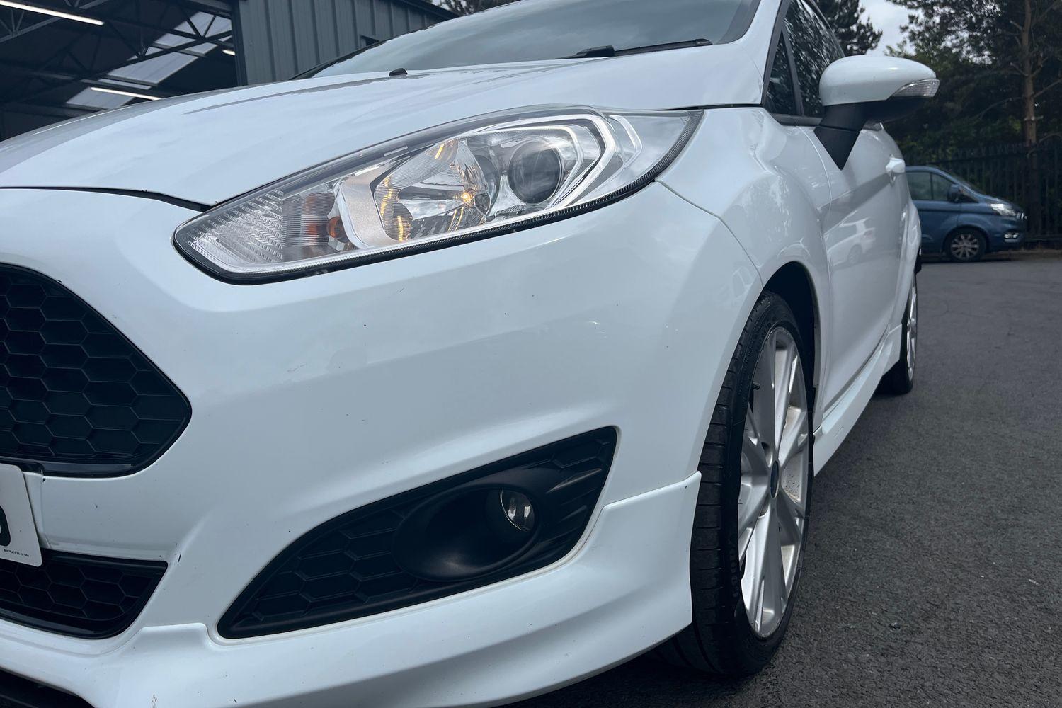 Ford FIESTA Photo 22