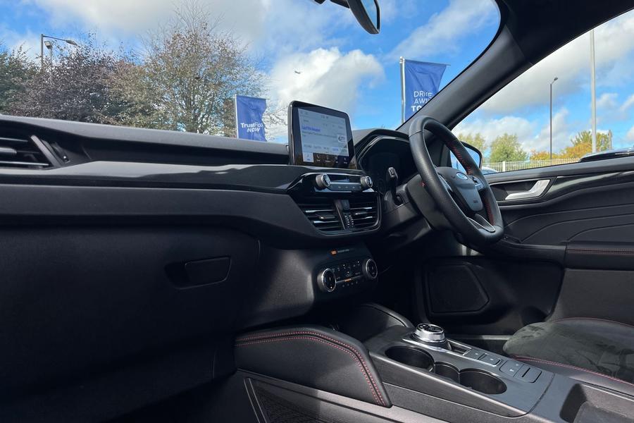 Ford Kuga Photo autoimg-58a4703186b168f9c80868bedb54e5945759290e.jpg
