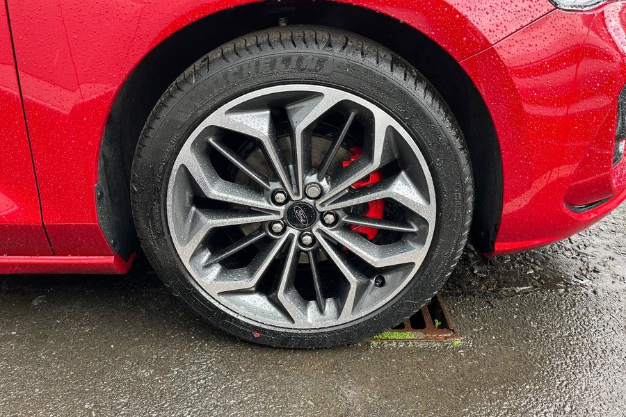 Ford FOCUS Photo autoimg-58b03938525f8b7d4456b9dfe434b617a046ff27.jpg