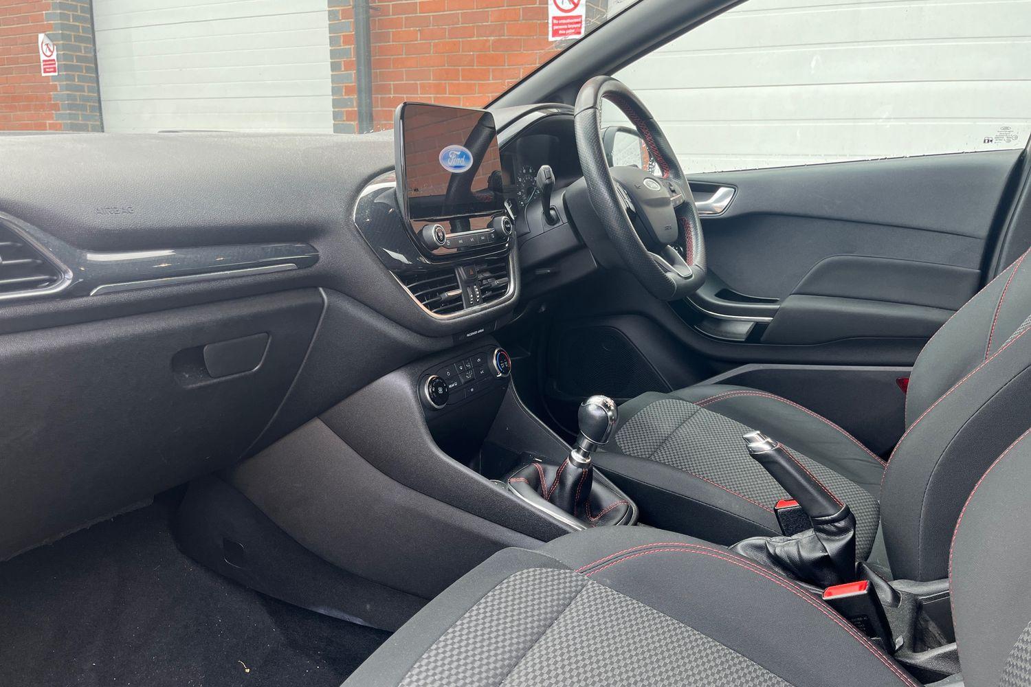 Ford FIESTA Photo 17