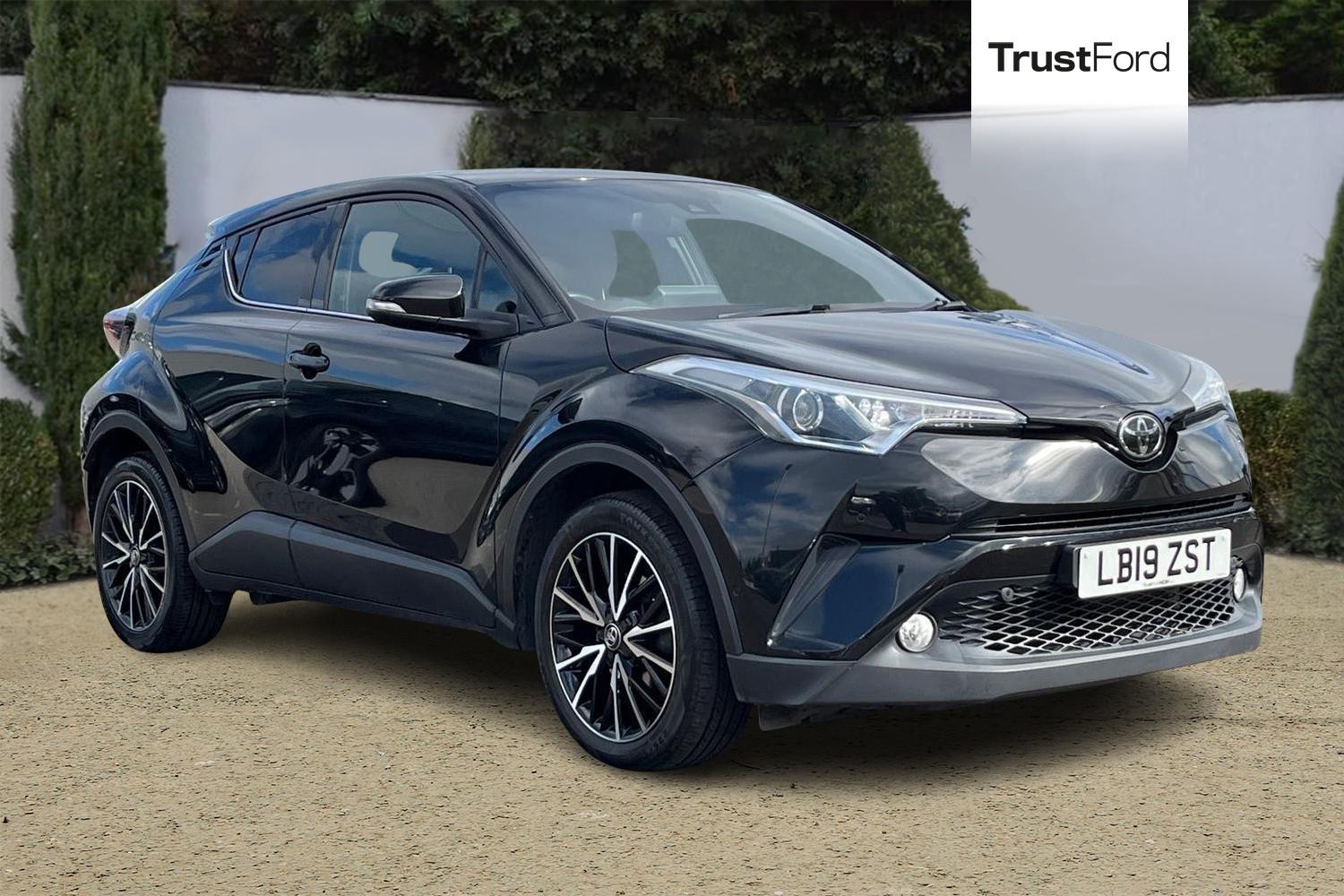 Toyota C-HR Photo 0